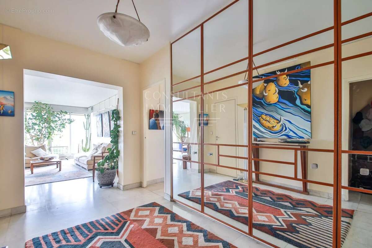 Appartement à PARIS-16E