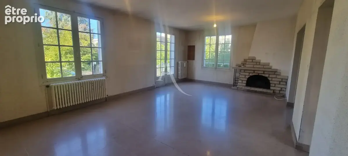 Maison à LA CHAUSSEE-SAINT-VICTOR