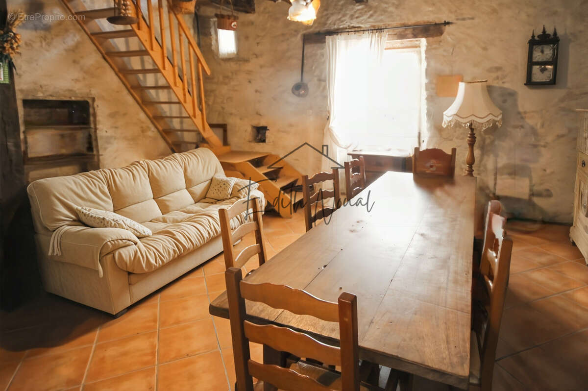 Maison à SAINT-FELIX-DE-SORGUES