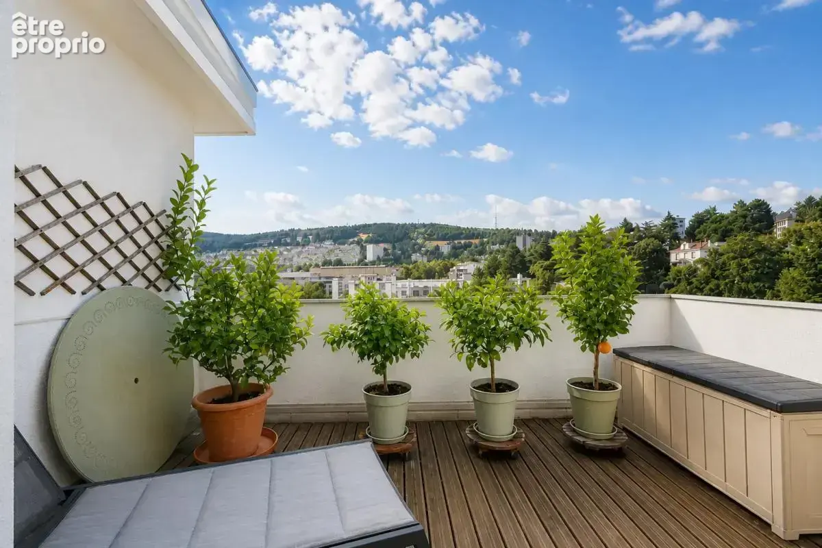 Appartement de 5 pièces de 174 m² à Saint-Étienne - photo 2