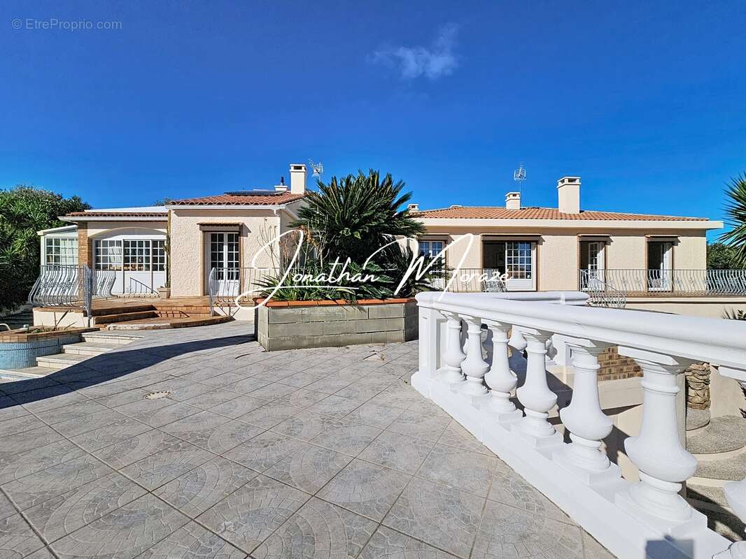 Maison à VILLELONGUE-DELS-MONTS