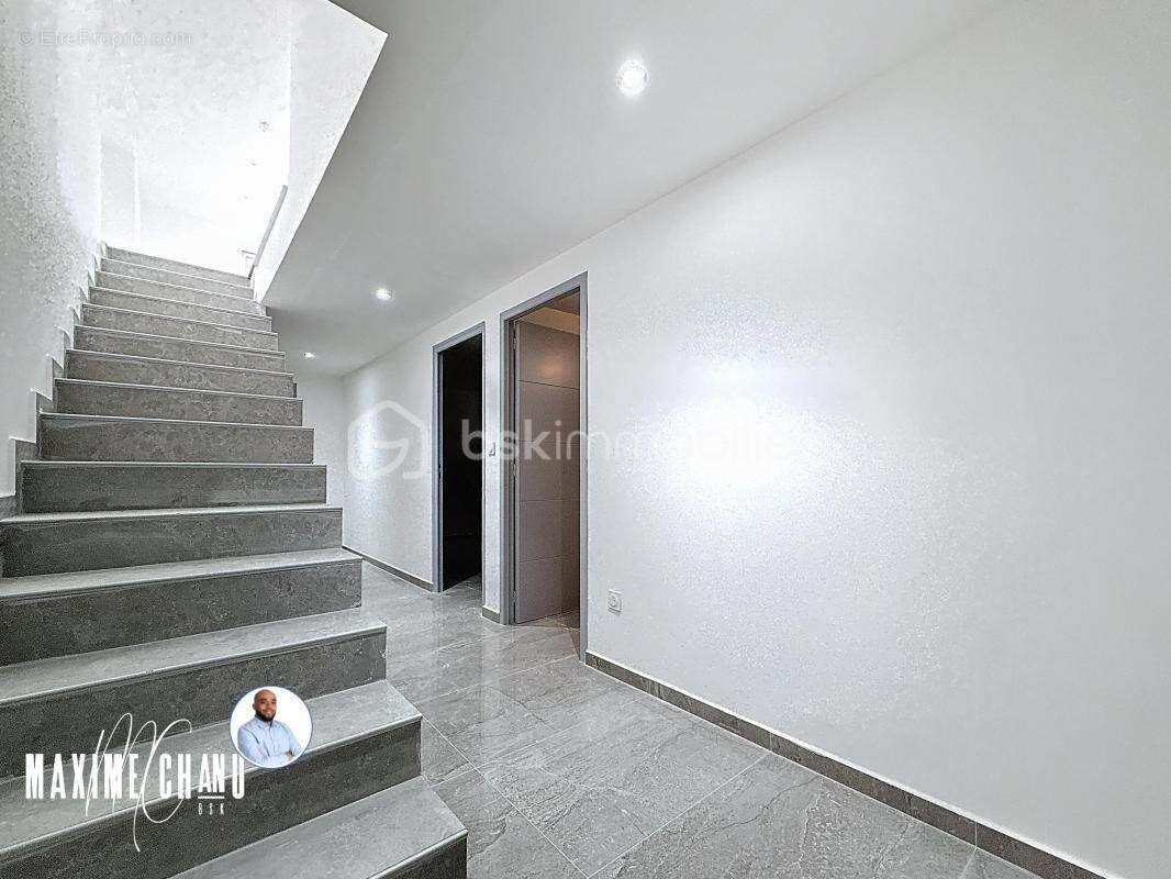 Maison à VAILHAUQUES