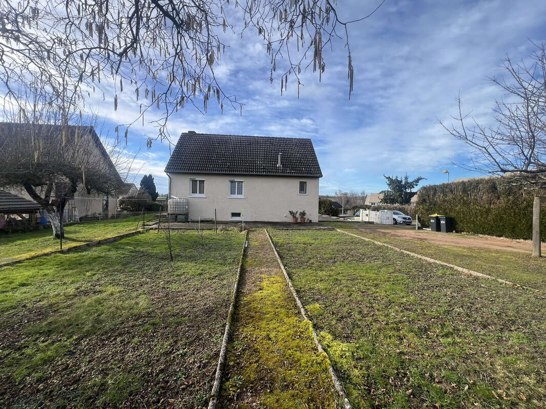 Maison à CHAROLLES