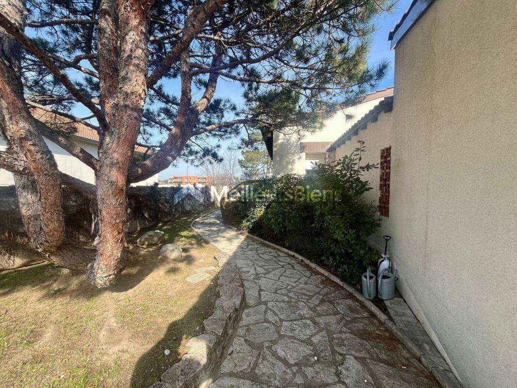 Maison à SURY-LE-COMTAL