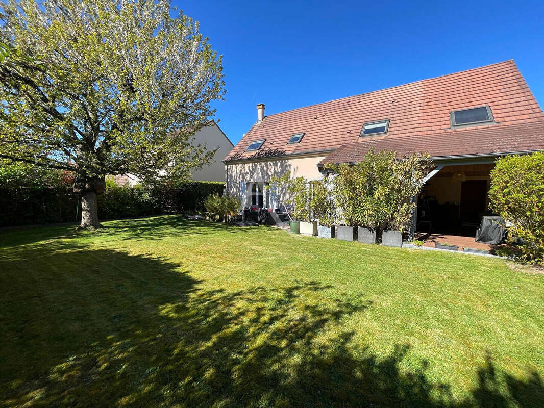 Maison à CHEVRY-COSSIGNY