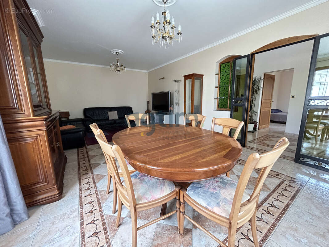 Montaigu-Vendée, quartier calme, maison 200 m2, 6 chambres, et terrain constructible! - photo 8