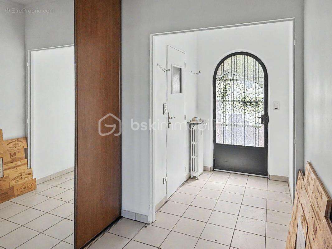 Comme une maison en plein centre-ville ! appartement avec entrée privative, jardin, studio indépendant et garage - photo 2