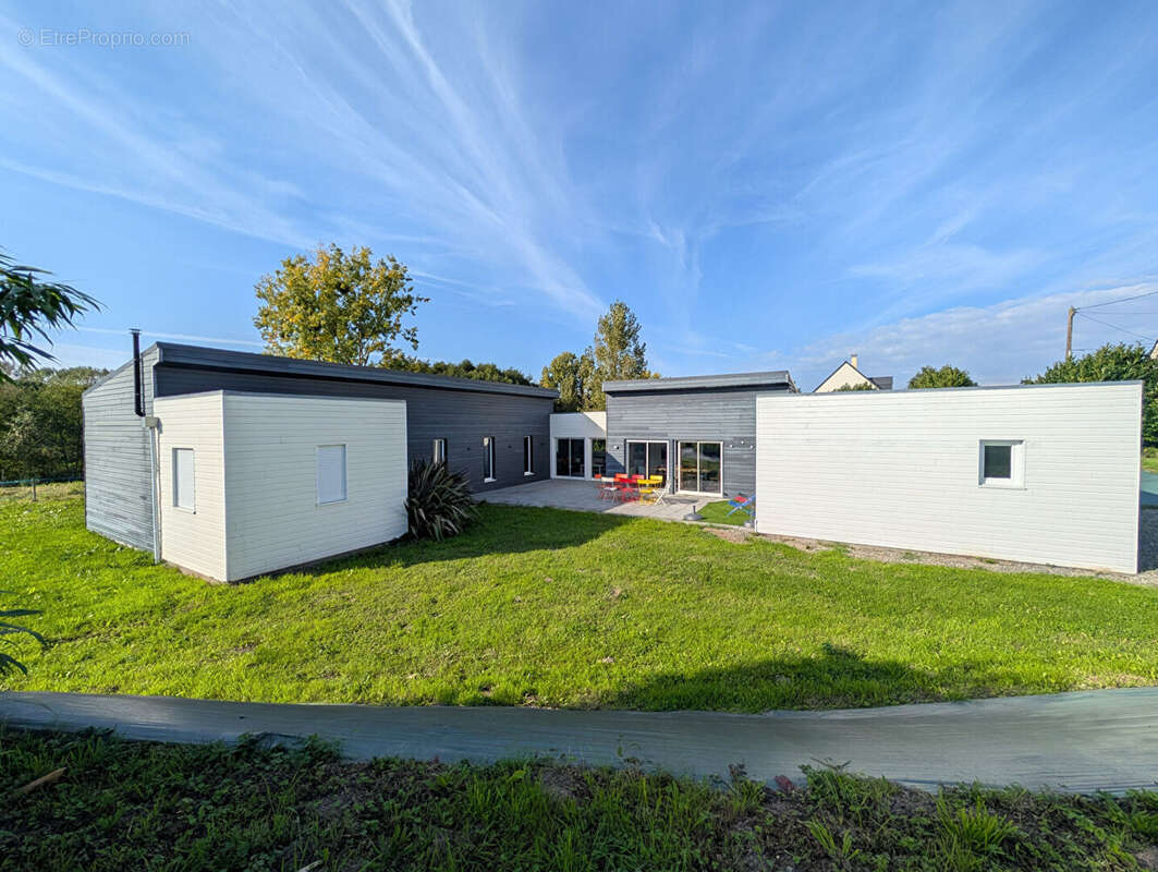 Maison à ROZ-SUR-COUESNON