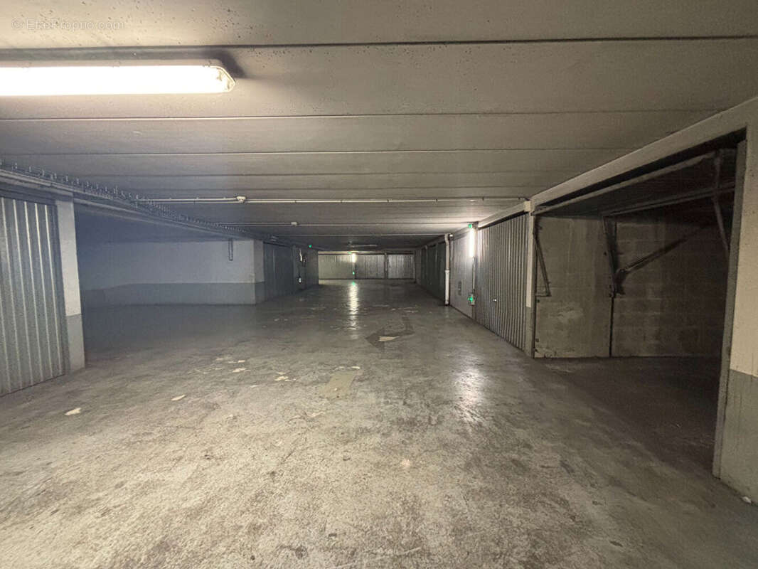 Parking à PARIS-14E