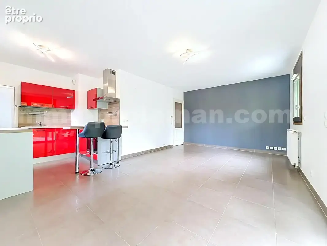 Appartement_T3_Annemasse_belle_superficie_proximitée_frontière_Suisse_tram_Ceva_direction_GENEVE_Frontaliers_Salon_Séjour_