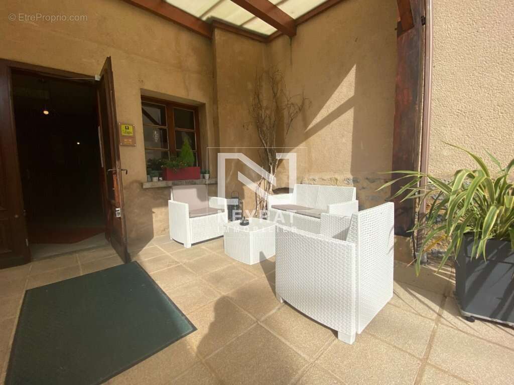 Commerce à PARAY-LE-MONIAL