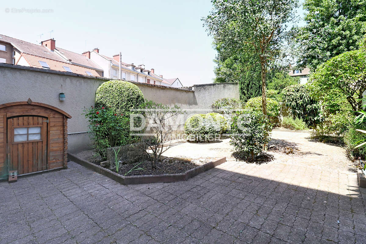 Élégante maison de ville avec jardin, terrasse, ascenseur et garage en hyper-centre - photo 10
