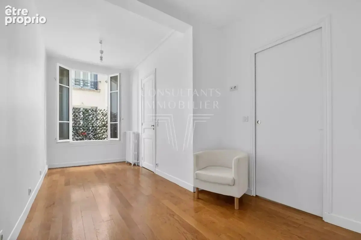 Louise michel - grand deux-pièces rénové - photo 6