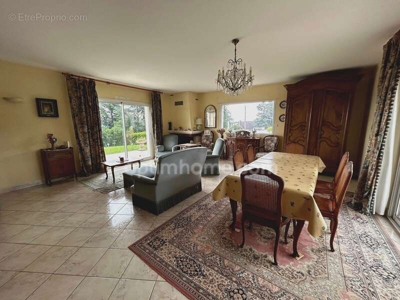 Maison à CHARLY
