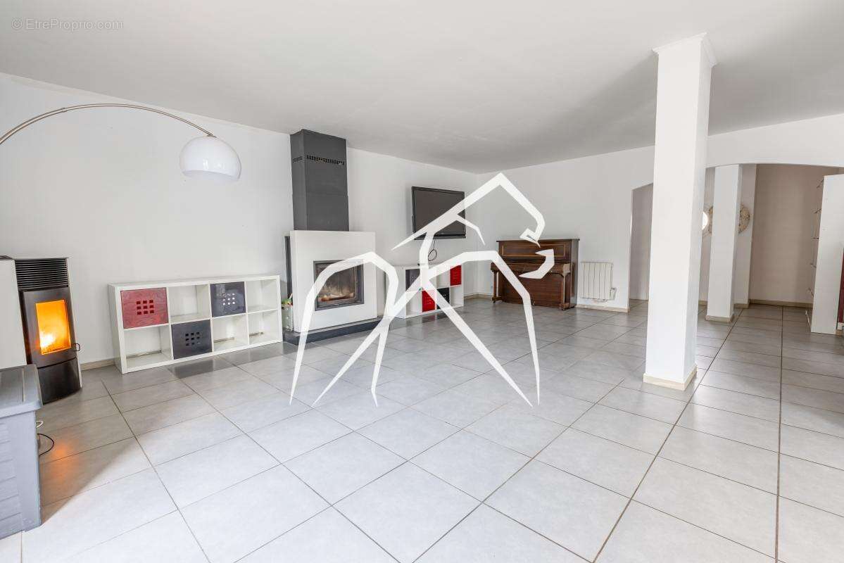 Maison à COURNONSEC