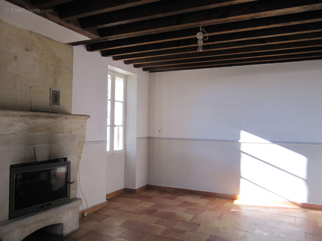 Appartement à PRIGNAC-ET-MARCAMPS