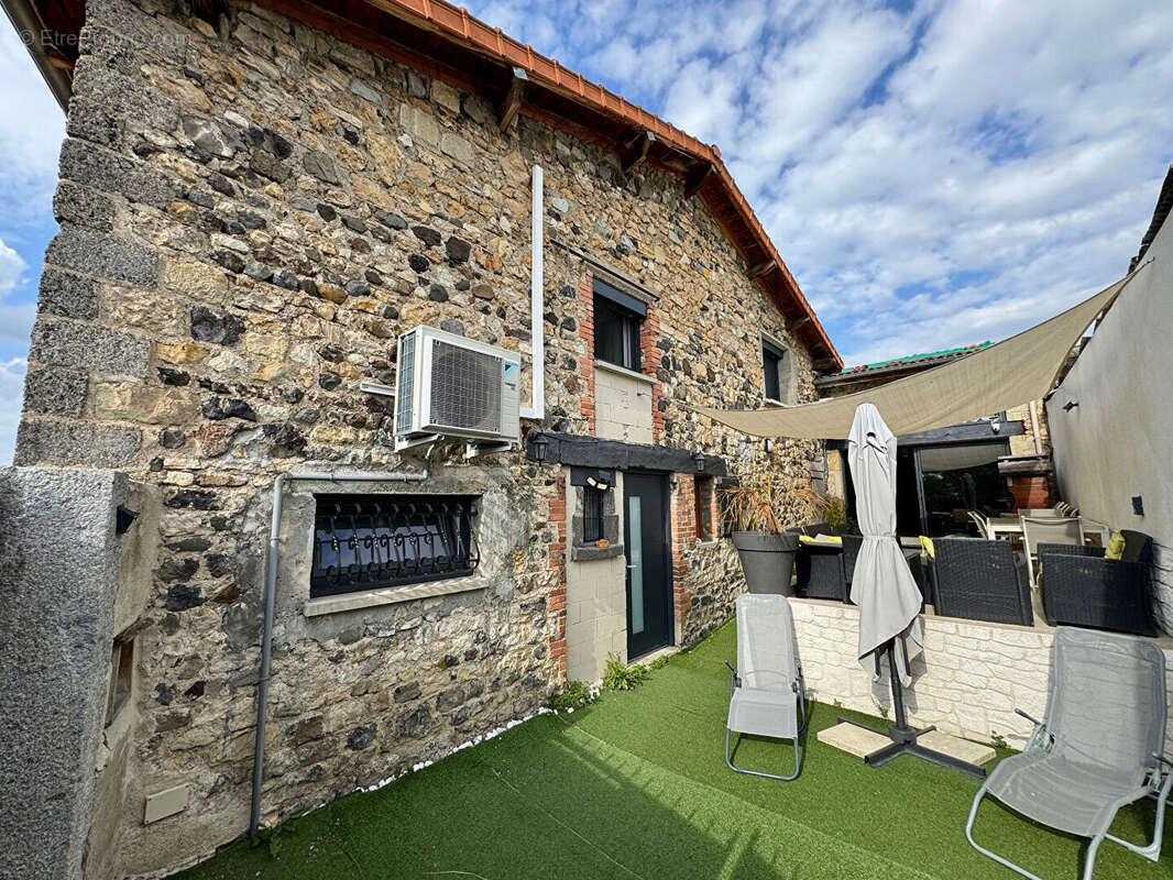 Maison à PERIGNAT-SUR-ALLIER