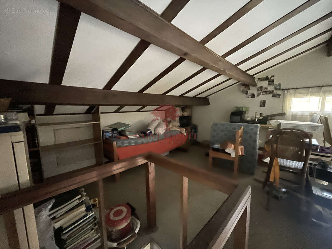 Villa de type t6 avec une piscine sur une parcelle de 5770m2 - photo 12