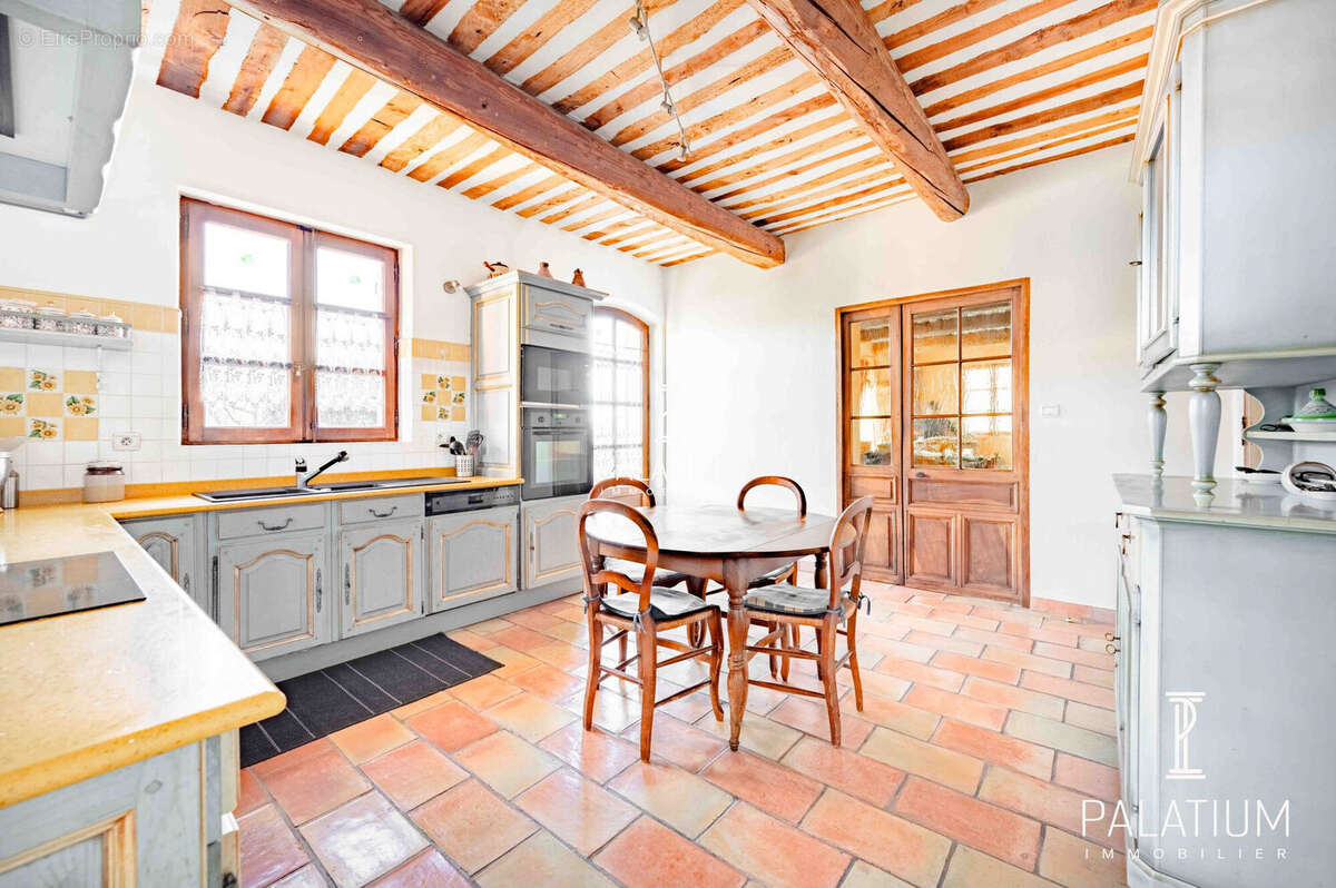 Maison 203 m² à Pierrevert  - photo 6