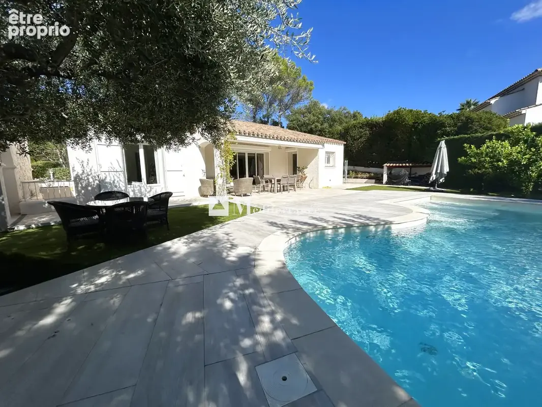 EN EXCLUSIVITÉ - Aux Issambres : Villa rénovée avec piscine, proche de la plage - Possibilité d’agrandissement - photo 2