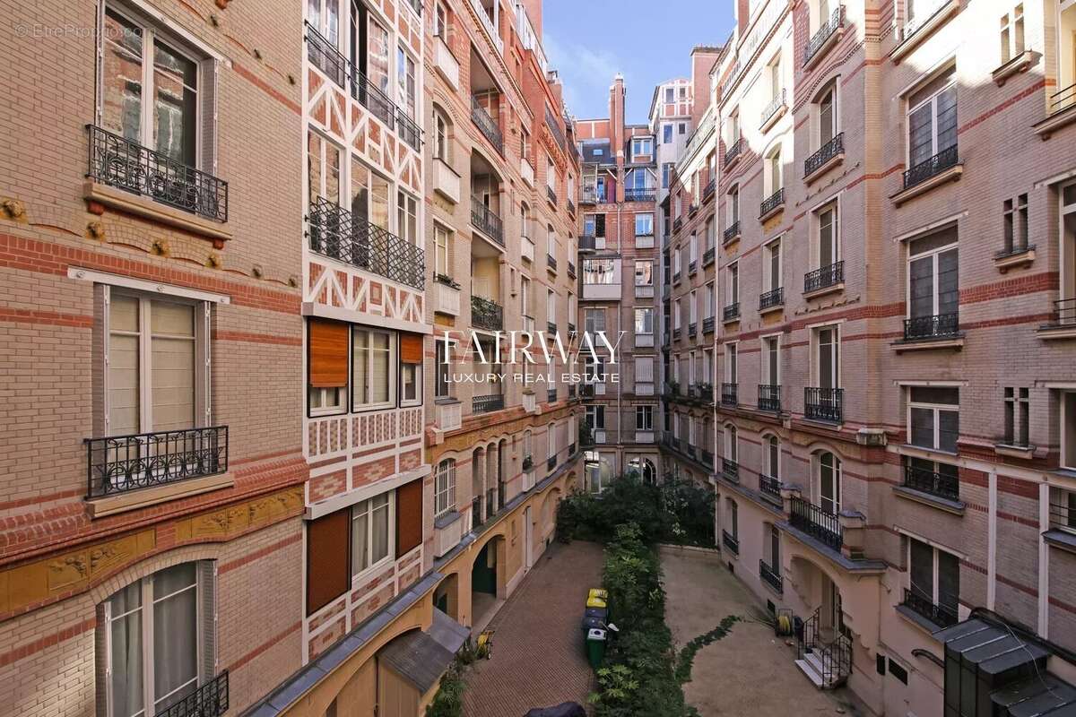 Appartement à PARIS-17E