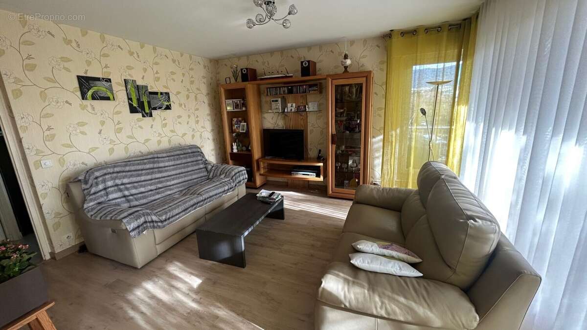 Appartement T4 transformé en T3 a vendre à Annemasse double séjour - Appartement à ANNEMASSE