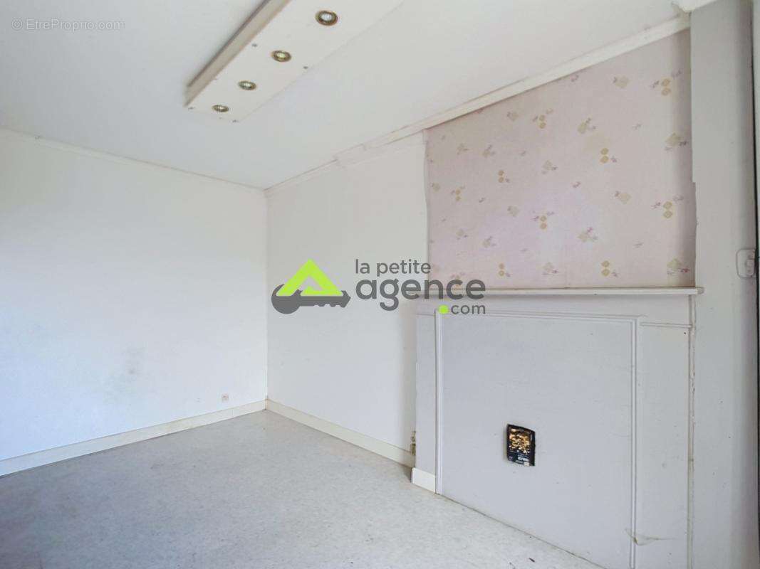 Aubusson   T2 de 35 m2 en rez-de-chaussée   Proche commerces - photo 4