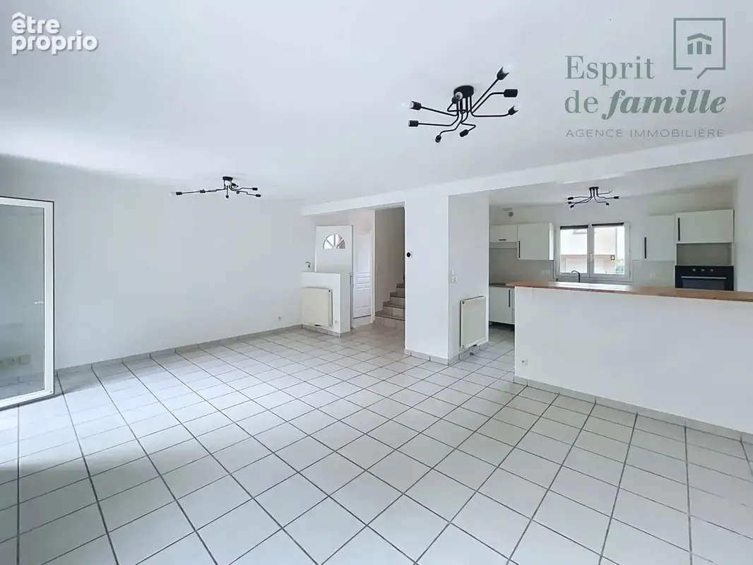 Meyzieu, agréable maison familiale, 4 chambres, jardin, garage - photo 3