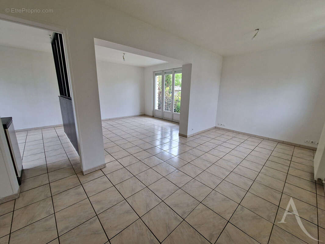 Maison à MONDEVILLE