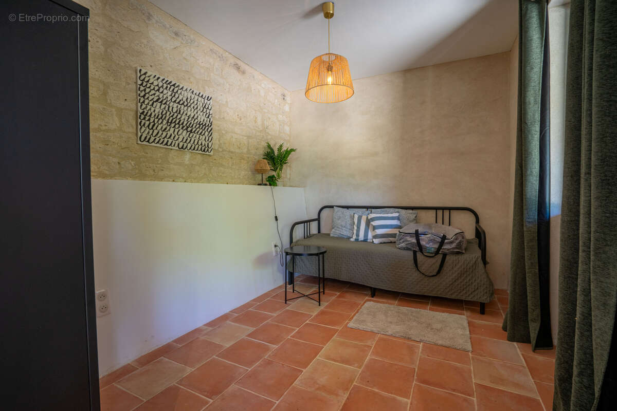 Propriété de caractère en pierre avec vue dominante, piscine et dépendance - photo 24