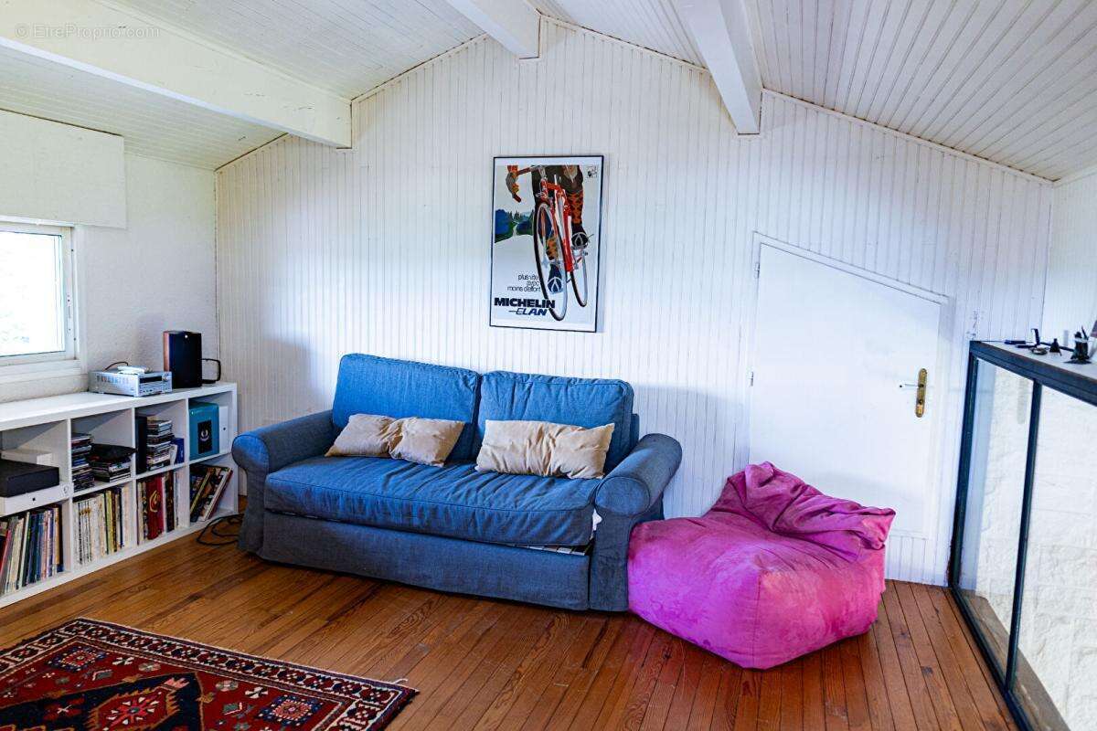 Maison Contemporaine, belle piscine, grande terrasse et double garage - photo 7