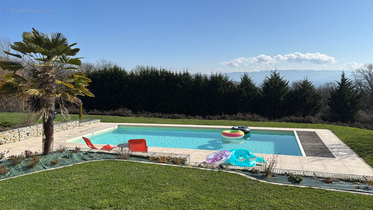 Maison à PERON