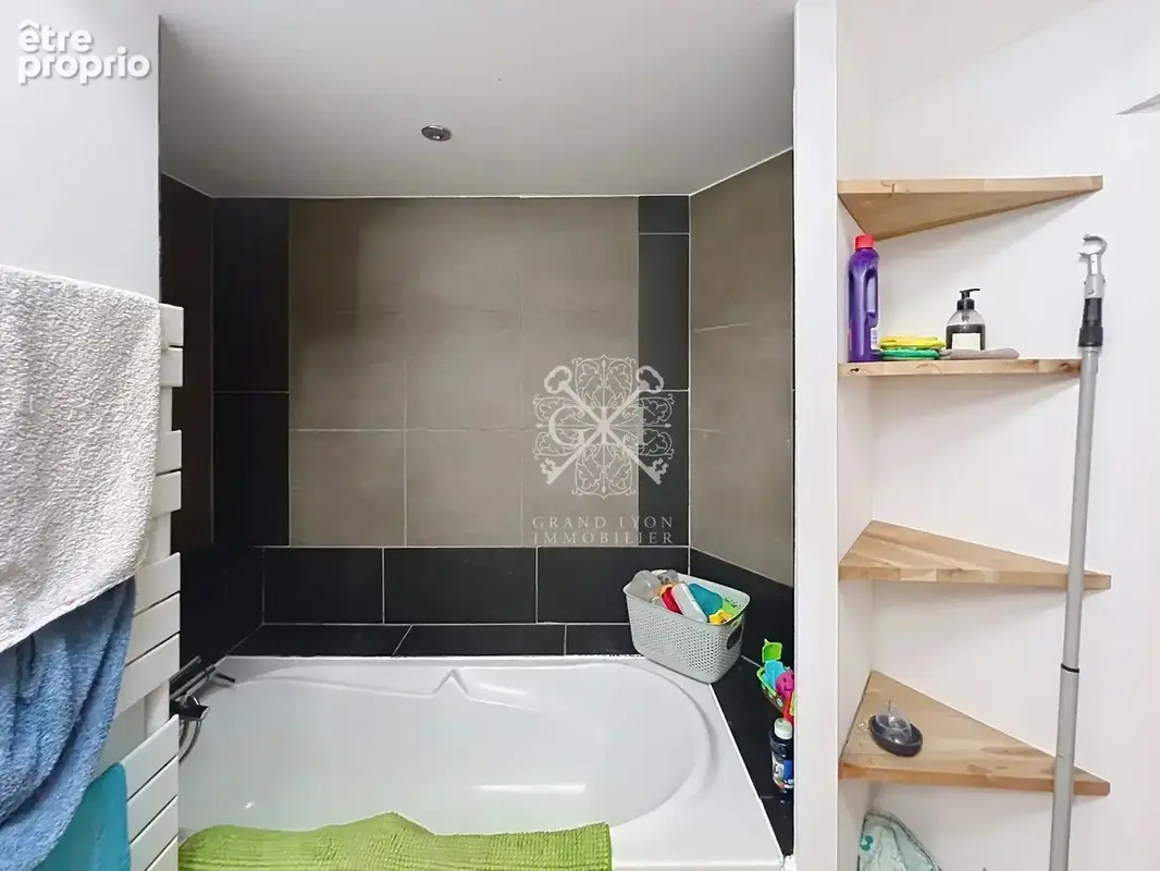 Maison 6 pièces 157 m² à vendre à Villeurbanne (69100) - photo 7