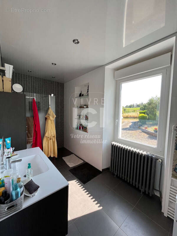 Maison à LA CHAPELLE-BASSE-MER