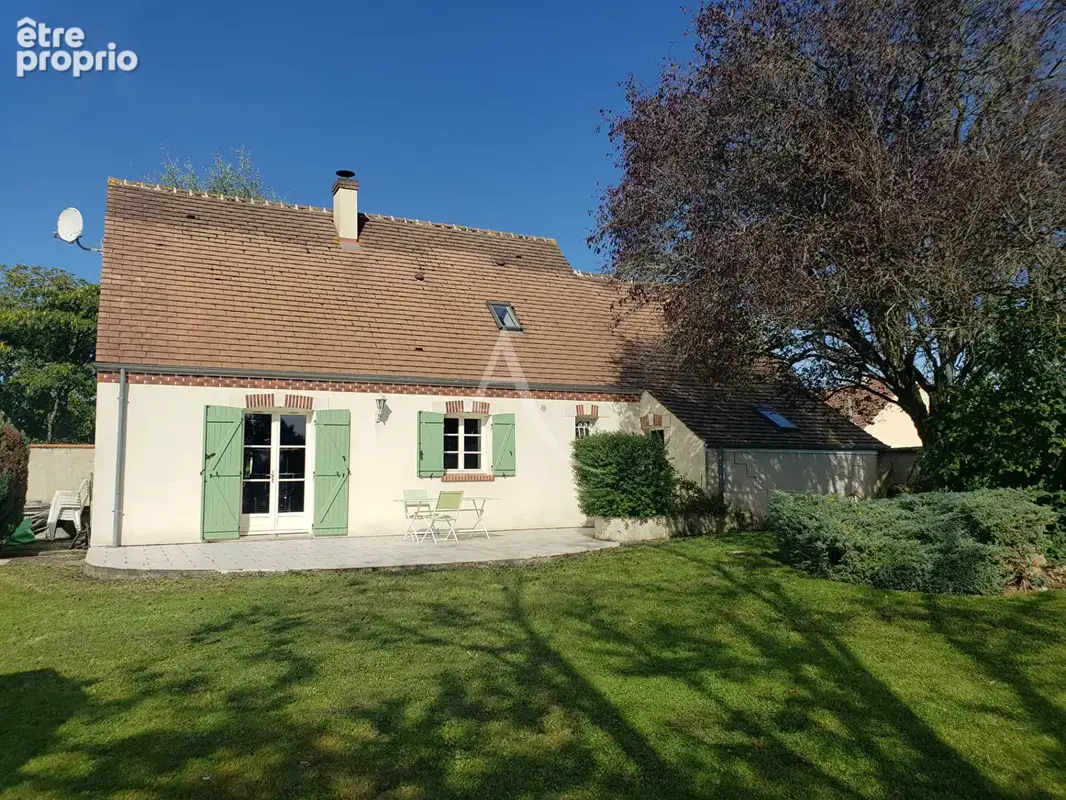 Photo Maison à Checy au prix de 243 000€