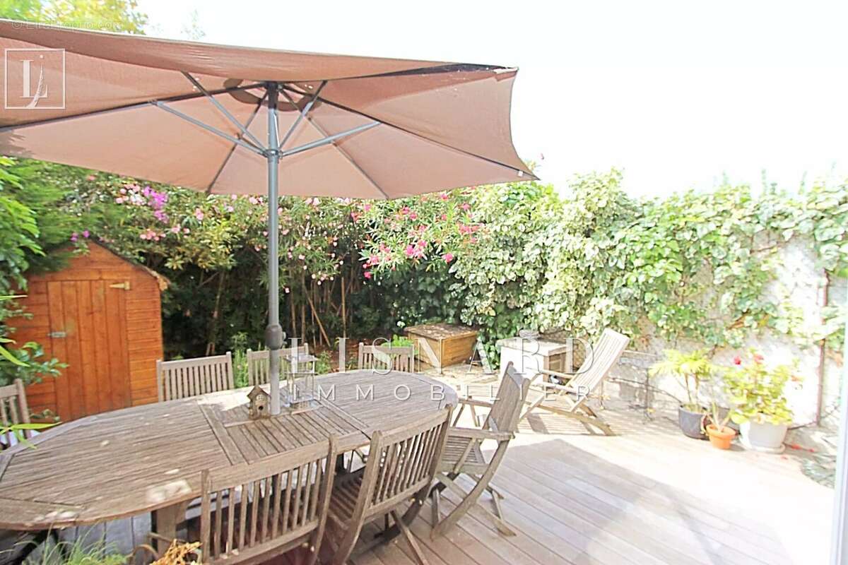 Appartement à VALLAURIS