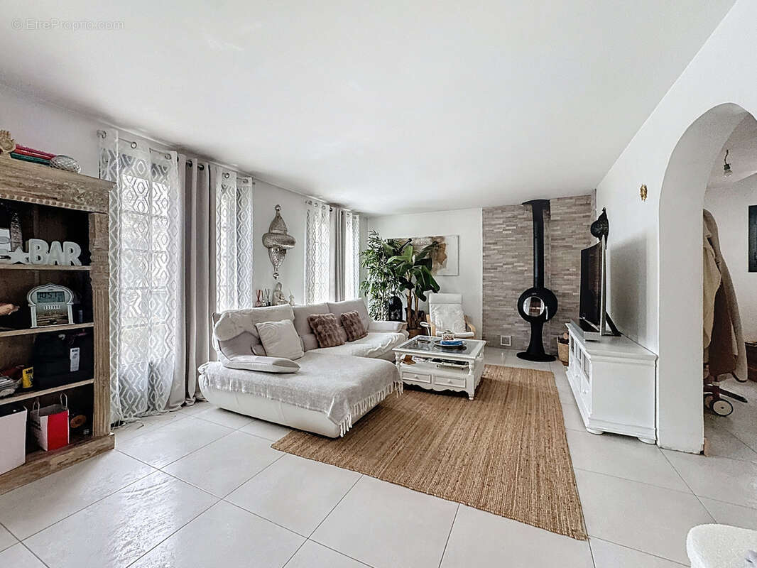 Maison à PARAY-VIEILLE-POSTE