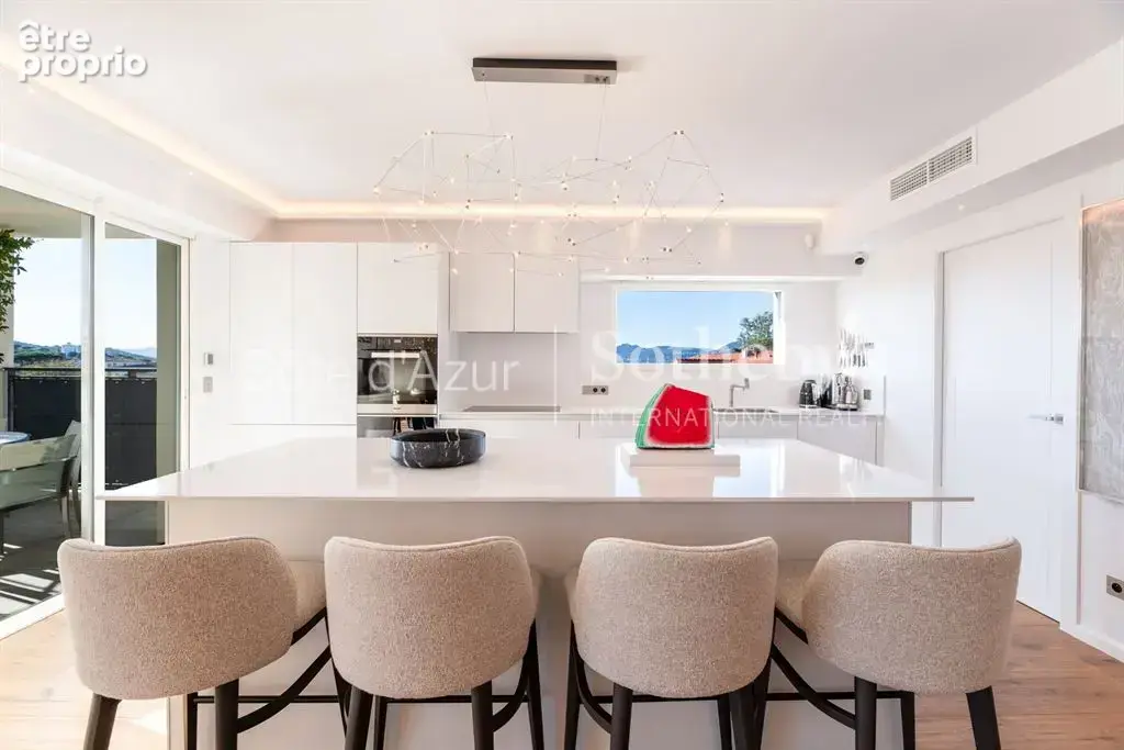 Saint Tropez, penthouse de 130 m² avec trois chambres et 40 m² de terrasses - photo 12