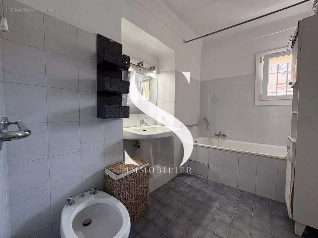 Appartement à VALLAURIS