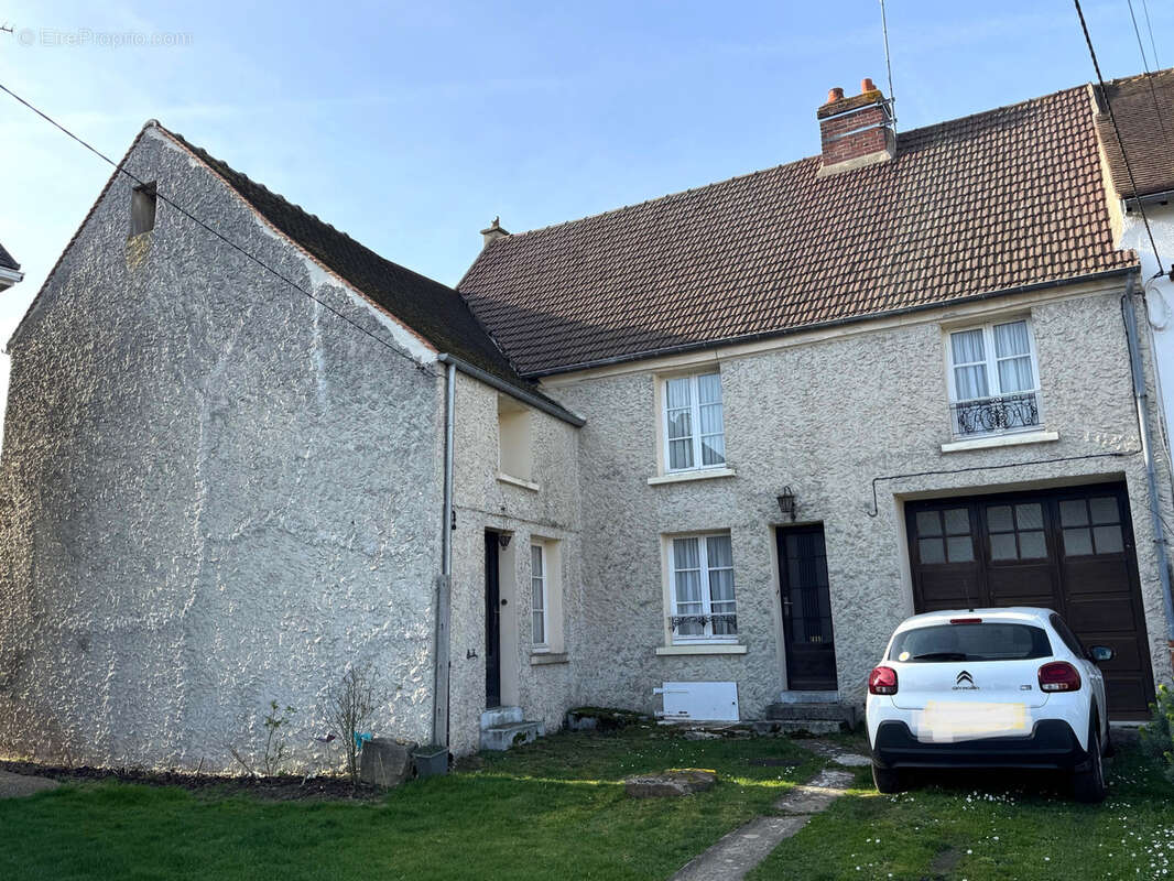 Maison à VER-SUR-LAUNETTE