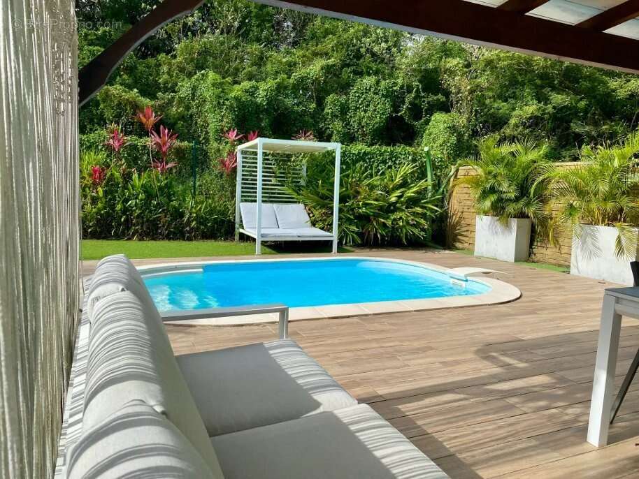 Maison à LES TROIS-ILETS