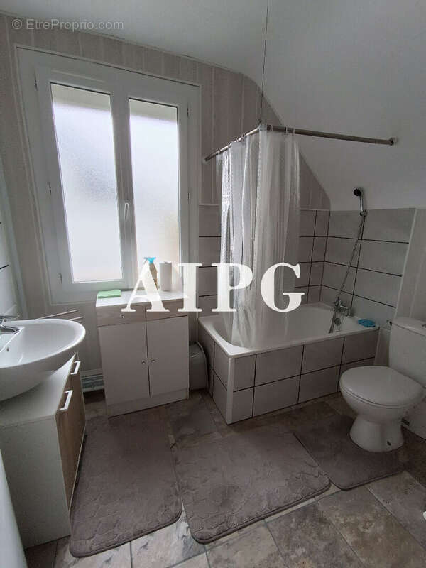 Maison à PLOUGUERNEVEL