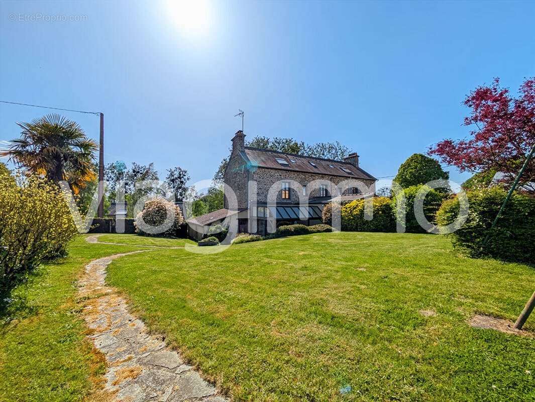 Maison à BAGUER-MORVAN