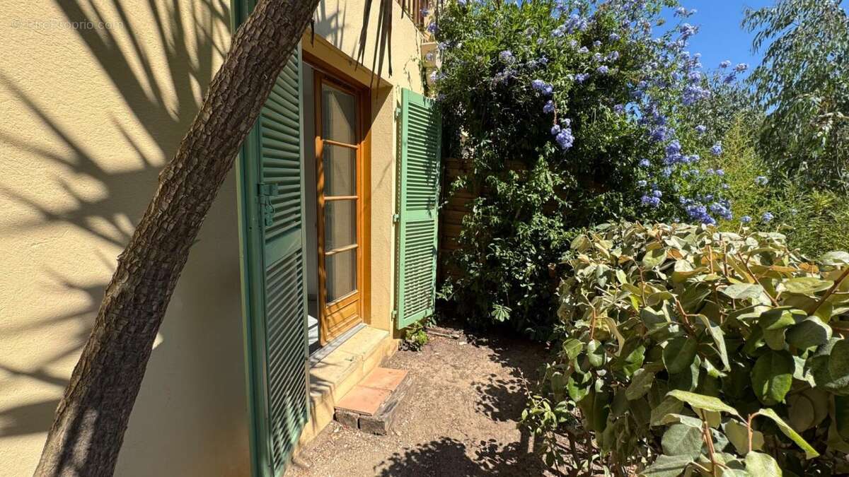 Grimaud - Appartement en duplex avec vue sur la plaine - photo 7