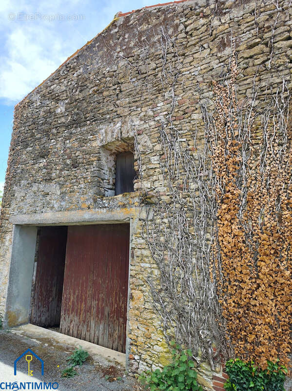 Parking à SIGOURNAIS