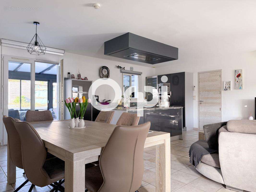 Maison à SAINT-LAURENT-DE-LA-PREE