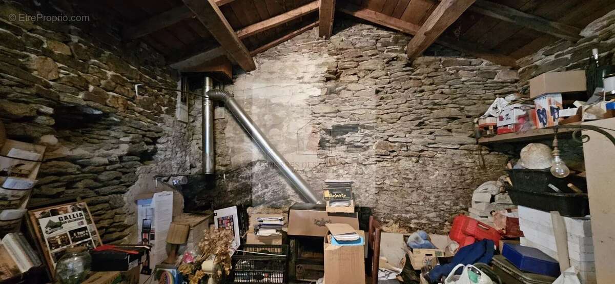 Maison à LE COLLET-DE-DEZE