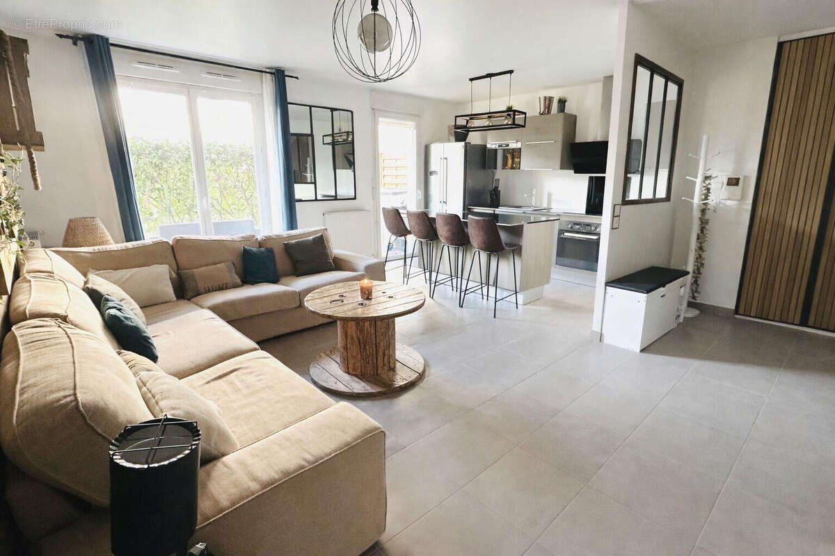 Appartement à SAINT-THIBAULT-DES-VIGNES