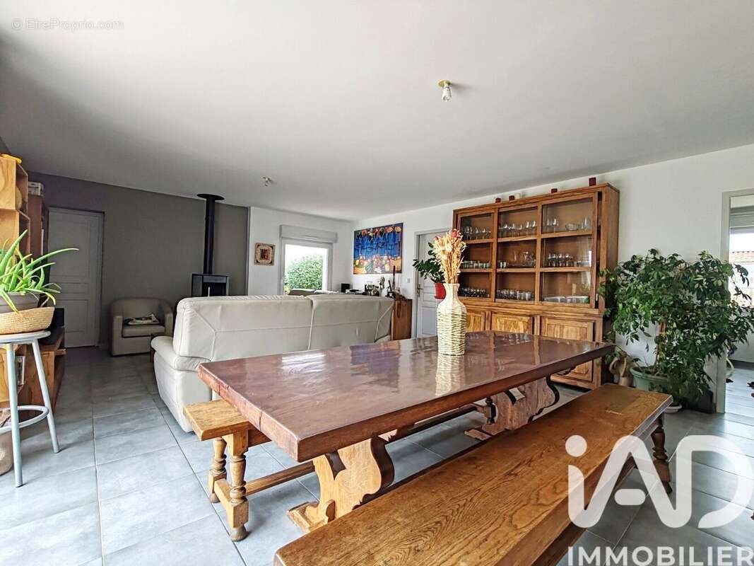 Photo 3 - Maison à LE PERRIER