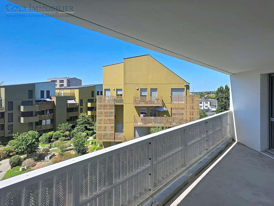 T3 Bassins à Flot, terrasse et parking - photo 3